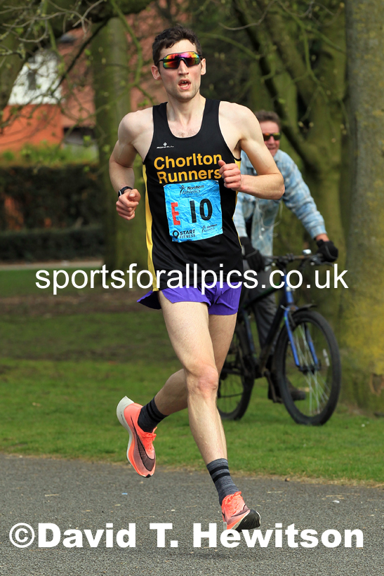 Senior Mens Northern 12 Stage Road Relay, 2022 Northern 12 and 6 Stage Road Relays,  Birkenhead Park, Birkenhead, Wirral.  Photo: David T. Hewitson/Sports for All Pics